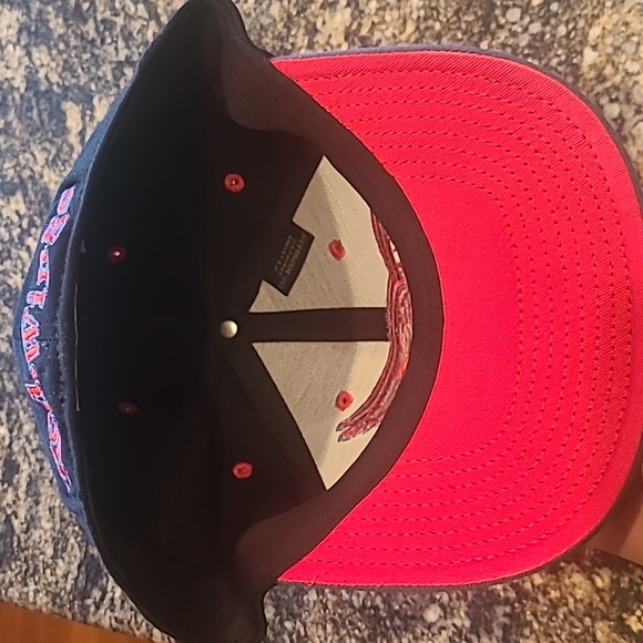 Detroit Red Wings Hat Cap by Reebok - Picture 3 of 6